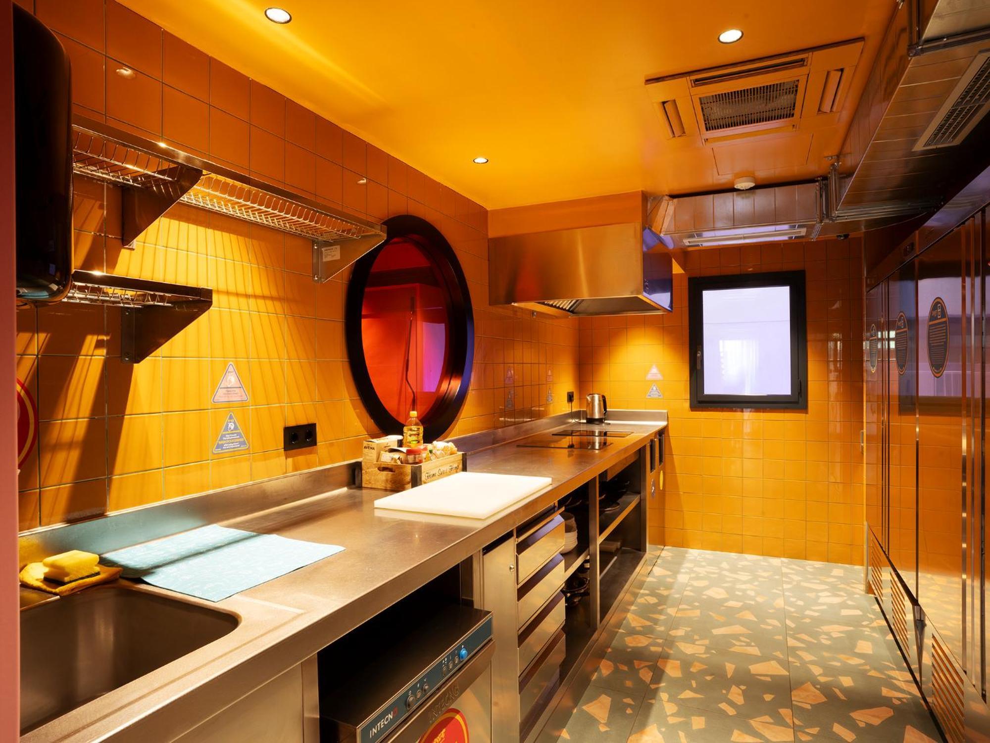 Amistat City Hostel Barcelona Exterior photo